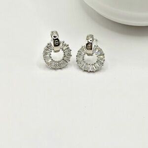 Dainty stud earrings silver color minimalist luxury jewelry